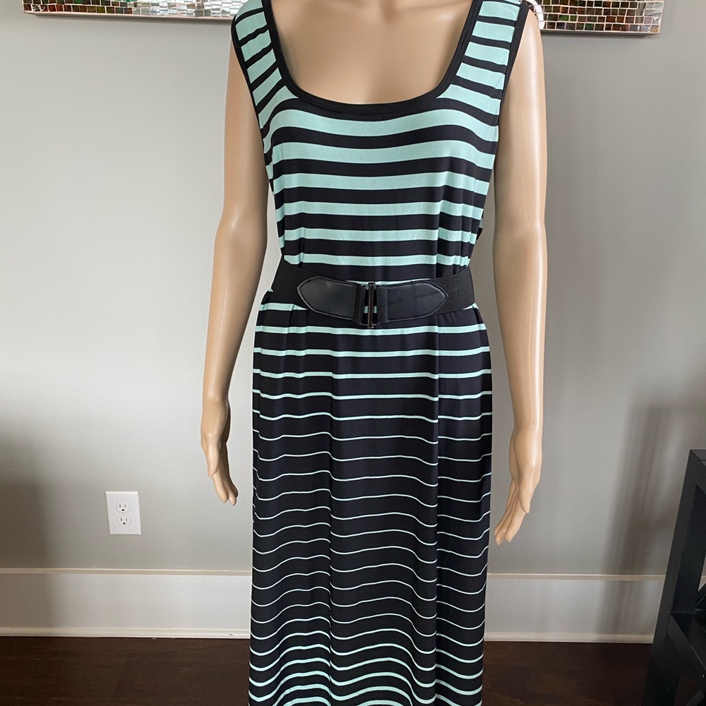 20 W maxi dress with belt